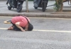 事发福清！女子跪伏机动车道中央…